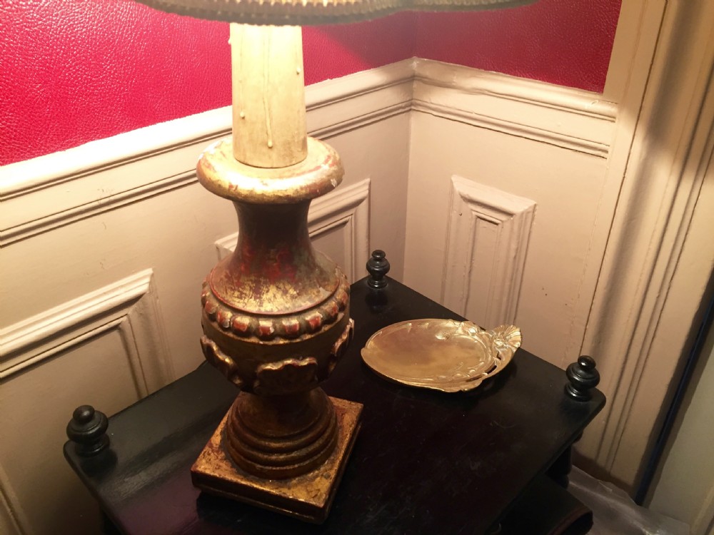 traditional italian carved giltwood table lamp